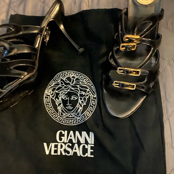 Genuine black Versace size 6 with gold Medusa heels with dust bag & box - Picture 2 of 7